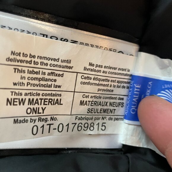 Canada Goose, Camo woman's size M Montebello Parka - Picture 8 of 11